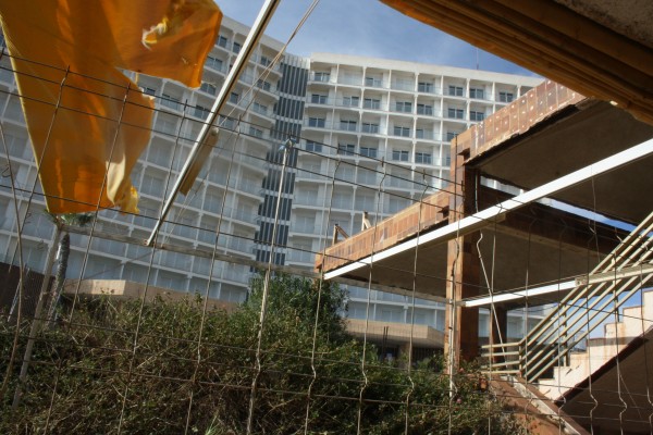 Roc Hotels, propietaria del Doblemar, rehabilitará a comienzos del año que viene las galerías comerciales junto al establecimiento en La Manga