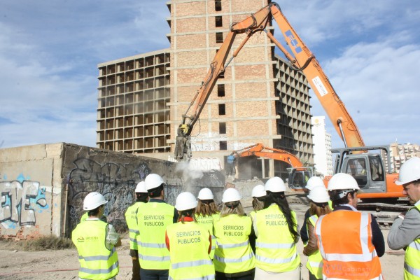 La Manga se 'come' al monstruo Lagomar
