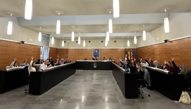 El pleno de San Vicente aprueba solicitar a la Generalitat más financiación a través del Contrato Programa para cubrir los costes reales del personal