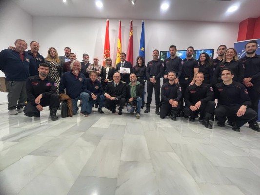 Los bomberos del Ayuntamiento de Murcia lanzan su calendario solidario por Navidad
