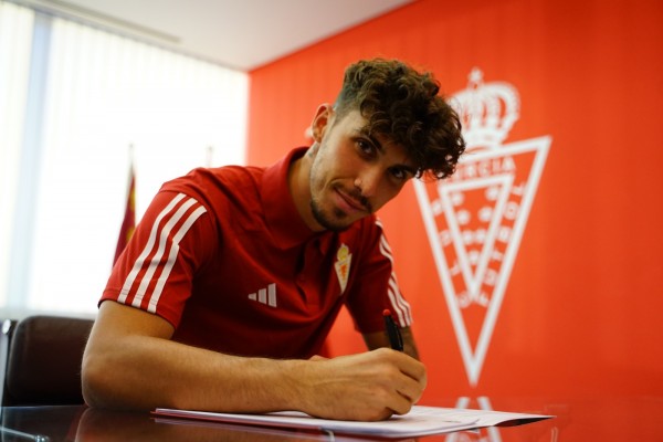 El Murcia mejora las condiciones de Andrés López tras asentarse en el primer equipo 