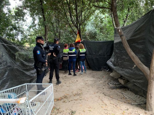 Murcia desaloja el espacio chabolista de La Fica en el que vivían 40 personas