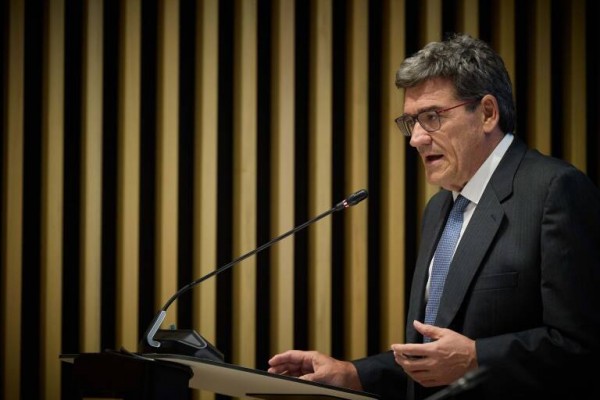 Escrivá se estrena en el Congreso como gobernador del Banco de España