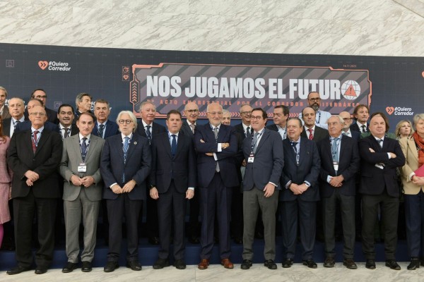 Los empresarios aprovechan el acto del Corredor para criticar la investidura de Sánchez