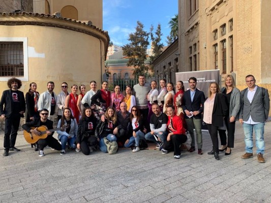 Alumnos del Conservatorio de Danza sacan su arte a las plazas de Murcia en el Día Mundial del Flamenco