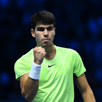 Alcaraz sigue en el bache y debuta en la Copa de Maestros siendo remontado por Zverev