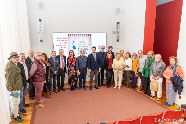 La escritora jienense Begoña Moreno gana el Premio de Poesía Antonio Oliver Belmás de Cartagena