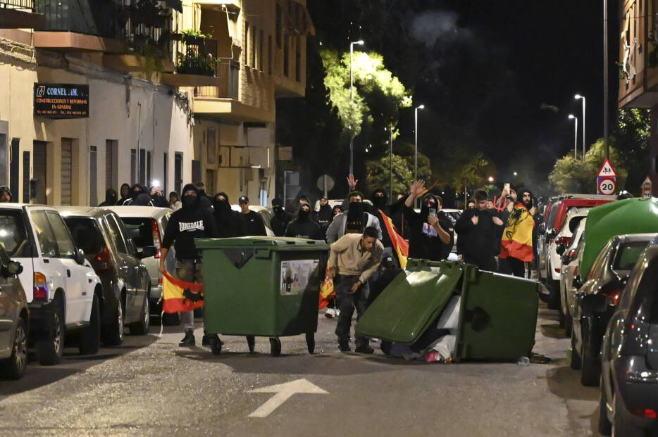Dos detenidos por desorden público en la protesta de este viernes ante la sede del PSPV en Castelló