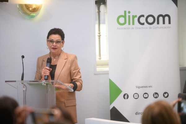 
Integrar recursos emergentes en las rutinas habituales, nueva estrategia de medios y dircoms