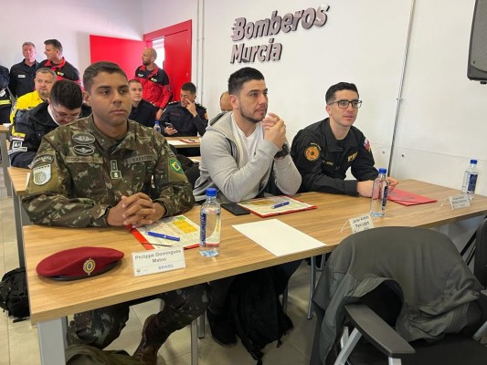 El ejemplo de Murcia para formar a bomberos para tratar emergencias con sustancias químicas tóxicas