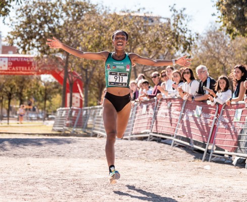 Kwizera y Amebaw se llevan el cross de Castelló
 
