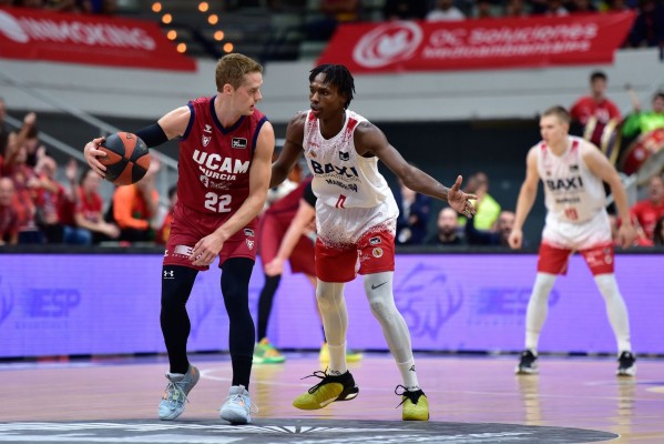 El UCAM CB, liderado por Hakanson y Ennis, mantiene el invicto en casa tras otro buen partido