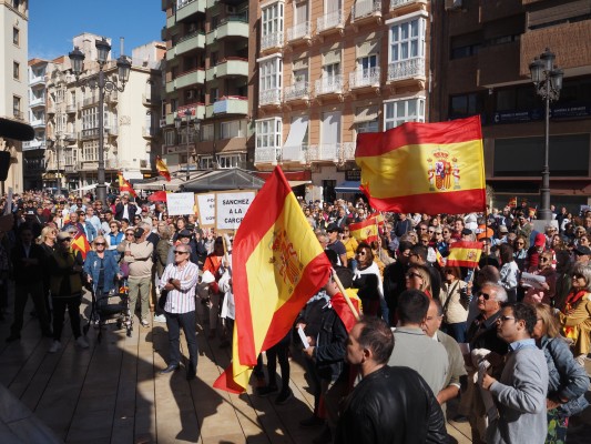 Cartagena sale a la calle para protestar contra la amnistía y al grito de 