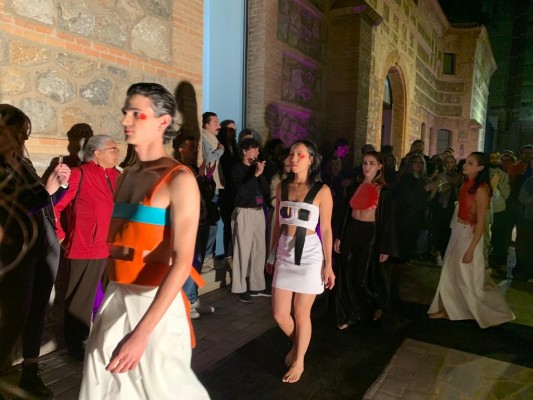 Disciplinas como moda, pintura, fotografía y dibujo ‘mutan’ desde este viernes entre los muros de la Cárcel Vieja

