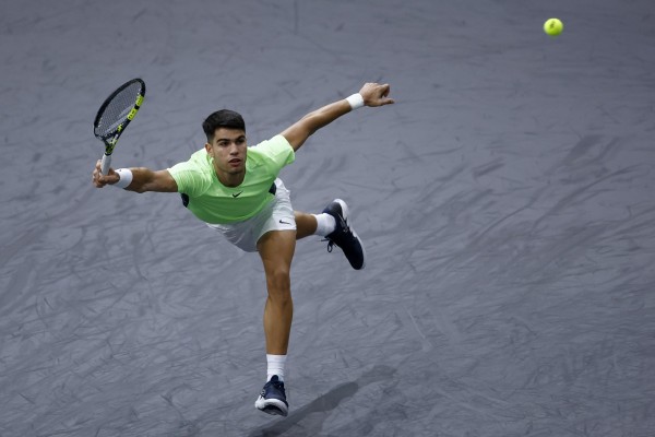 La temporada se le hace larga a Alcaraz: KO a las primeras de cambio en París-Bercy ante Safiullin