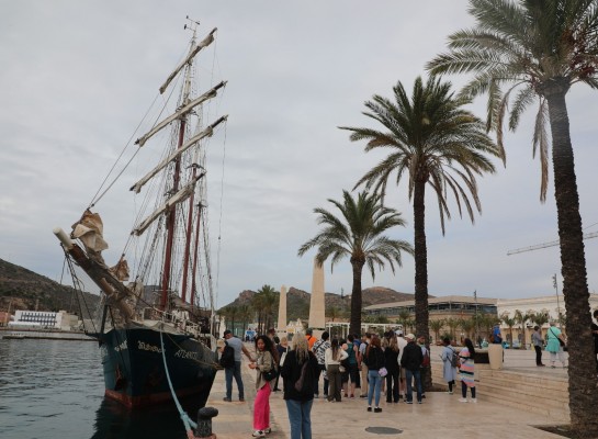 Arranca desde Cartagena la primera travesía flamenca de SO-LA-NA a través del velero Atlantis