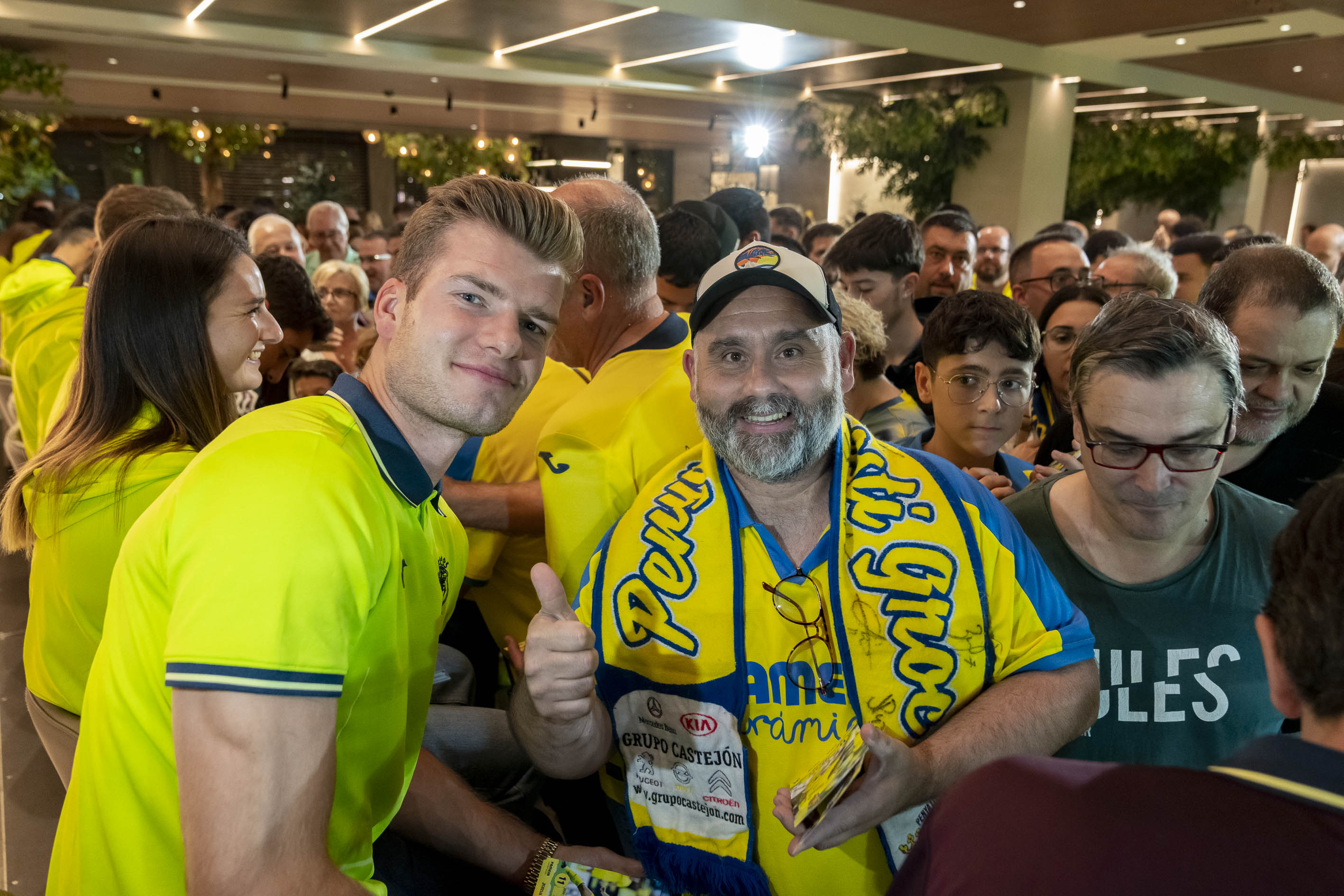 La afición brinda una cálida bienvenida a los nuevos 'groguets'