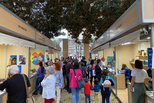  El pregón del dibujante Puebla da este jueves el pistoletazo de salida a La Feria del Libro de Cartagena