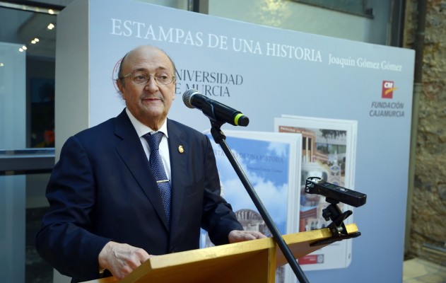 El doctor Joaquín Gómez repasa toda su vida en sus memorias, 'Estampas de una historia'