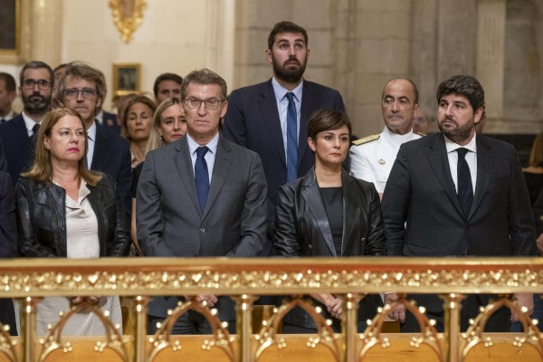 La Catedral de Murcia despide a las víctimas del incendio de Atalayas en un emotivo funeral
