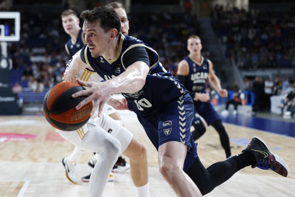 Se impone la lógica y la tradición: el UCAM CB da la talla pero pierde ante el 