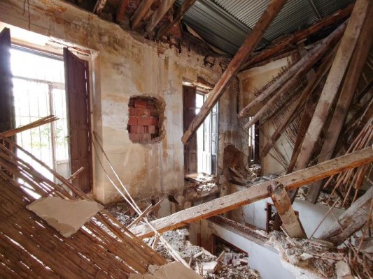 El fotógrafo Chembos explora el interior de la Casa Torre Alcayna de Murcia: una ventana al patrimonio en ruinas 