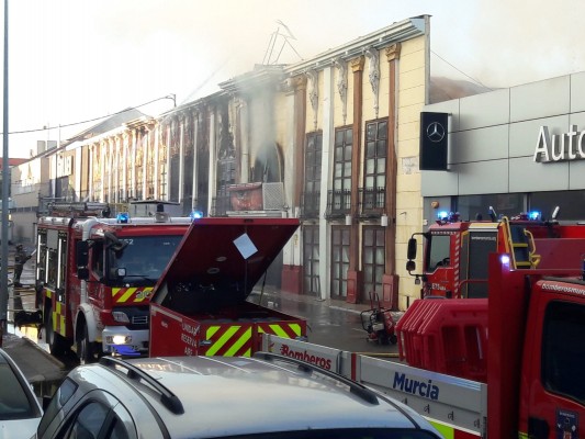Se elevan a trece los muertos en el incendio de la discoteca Fonda Milagros de Atalayas
