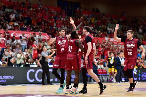 El UCAM aplasta al Lenovo con un 21-0 en el inicio del último cuarto y sella su mejor arranque en ACB