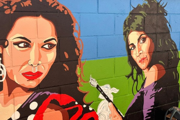 Un mural en Cartagena rinde homenaje a seis mujeres gitanas inspiradoras