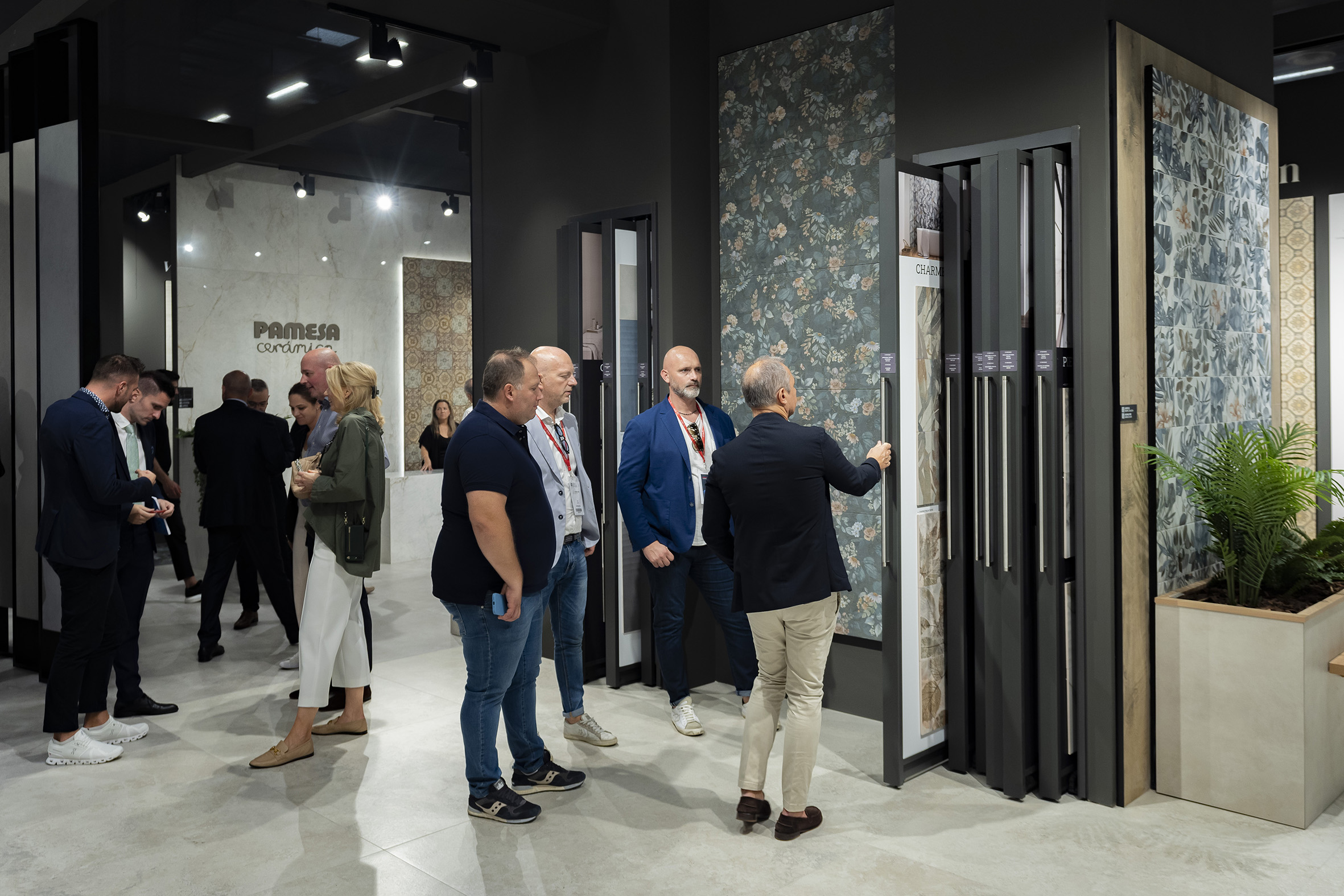 Gran afluencia pero escasas compras en Cersaie: la clave del azulejo castellonense es la competencia