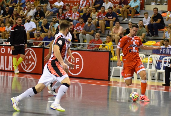 ElPozo, con un gran trabajo defensivo y dos goles tempraneros, se lleva el derbi para seguir arriba
