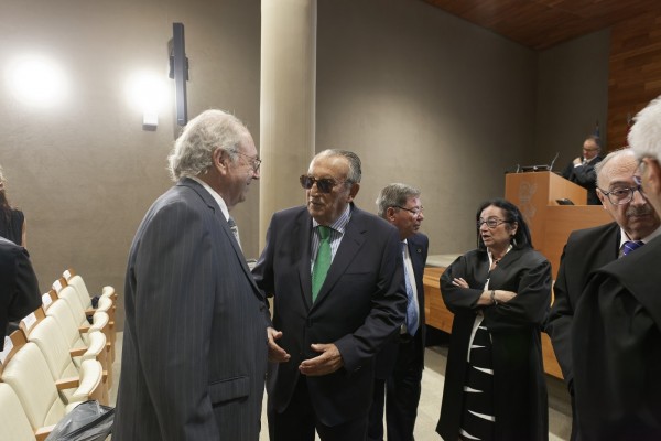 El decano de los abogados pide no oír 