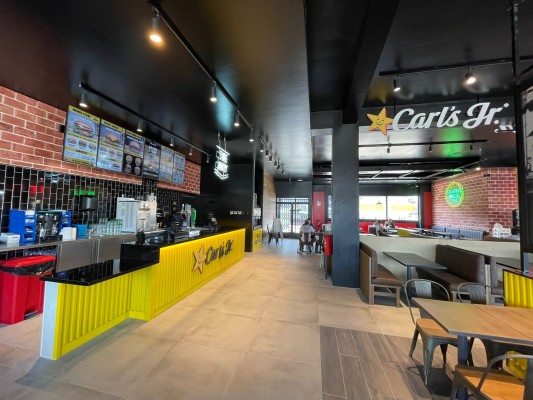 La cadena de hamburguesas californianas Carl’s Jr. abre su primer restaurante en la Región con un local en Cartagena  