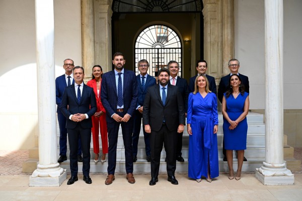 López Miras encarga la primera misión a sus nuevos consejeros: los Presupuestos