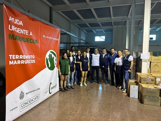 Elche envía tres tráileres con 70 toneladas de alimentos y productos básicos a Marruecos