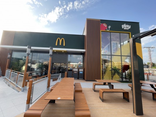 McDonald's abre su primer restaurante en El Esparragal con 40 puestos de trabajo