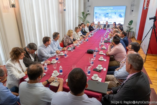 Empresarios, docentes y políticos aúnan esfuerzos para que el pleno empleo no sea una quimera en Cartagena

