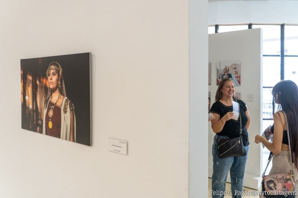 Carmen Martínez expone un relato gráfico de la historia de Cartagena a través de los Carthagineses y Romanos