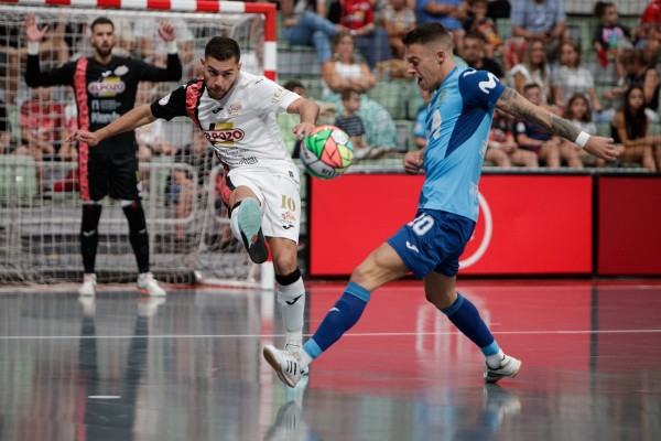 Dos goles de Felipe Valerio y las paradas postreras de Edu Sousa le dan el clásico a ElPozo 