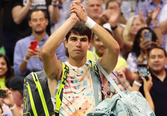 Alcaraz no peleará por revalidar el título en el US Open al caer en semifinales ante Medvedev