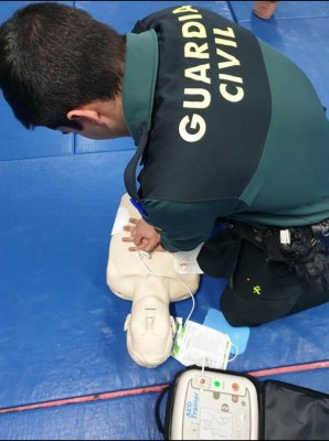 Dos guardias civiles formados por Universae salvan la vida de un hombre en Cartagena