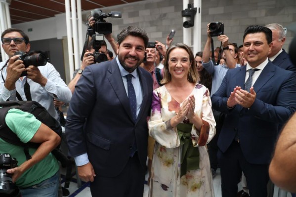 López Miras, investido presidente, toma las riendas de la Región de Murcia con el respaldo de Vox