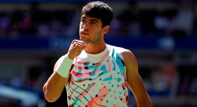 Alcaraz, gustándose y sabiendo sufrir a la vez, ya está en octavos del US Open y se medirá a Arnaldi