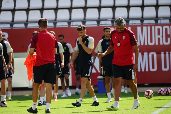 El Murcia busca confirmar su buen debut en Granada ganando al Córdoba en casa