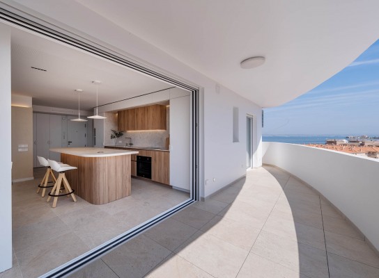 De un apartamento ochentero  en La Manga a una casa de diseño con vistas al Mar Menor 
