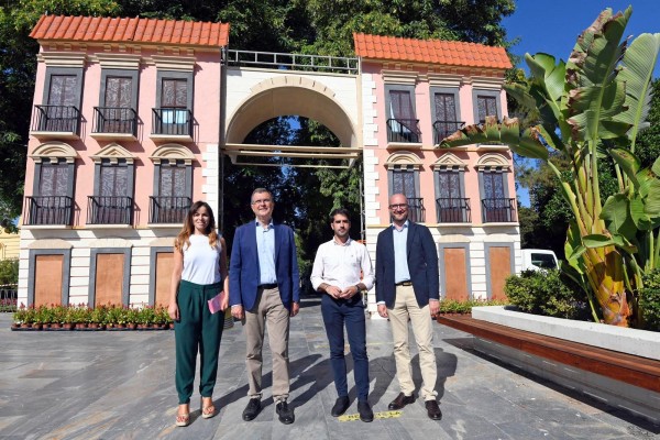 Así es la réplica del Palacio de Codorniú que da la bienvenida a los murcianos a los Huertos del Malecón

