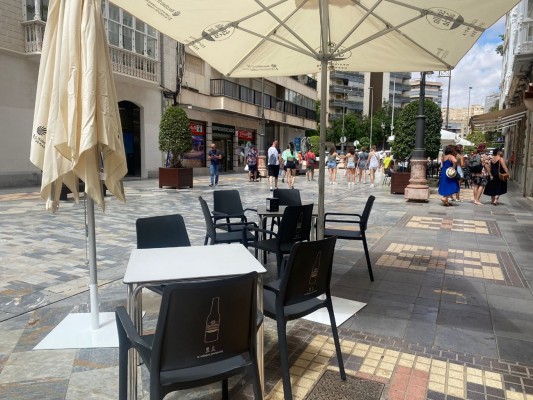 Los hosteleros de Cartagena se enfrentan a sanciones de hasta 3.000 euros por la ocupación no autorizada de terrazas