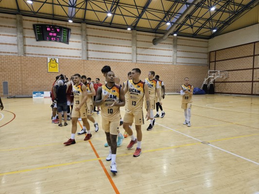 El UCAM CB pierde sus dos primeros amistosos y Birgander pide 