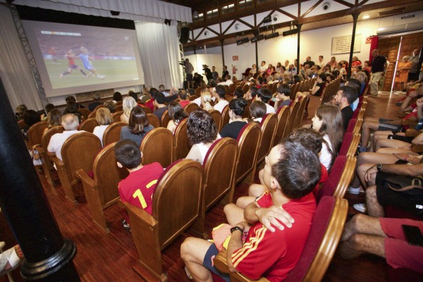 Más de 200 personas se juntan para ver la final que no jugó Eva pero eso no empañó la fiesta en Yecla