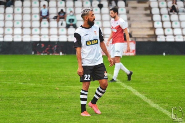 El Águilas ficha a Bravo, mediapunta que llega de Irún, y pierde por una grave lesión a Santana 